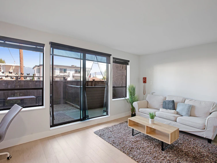 101-853 E 7th Avenue, Vancouver, BC, V5T 1P4