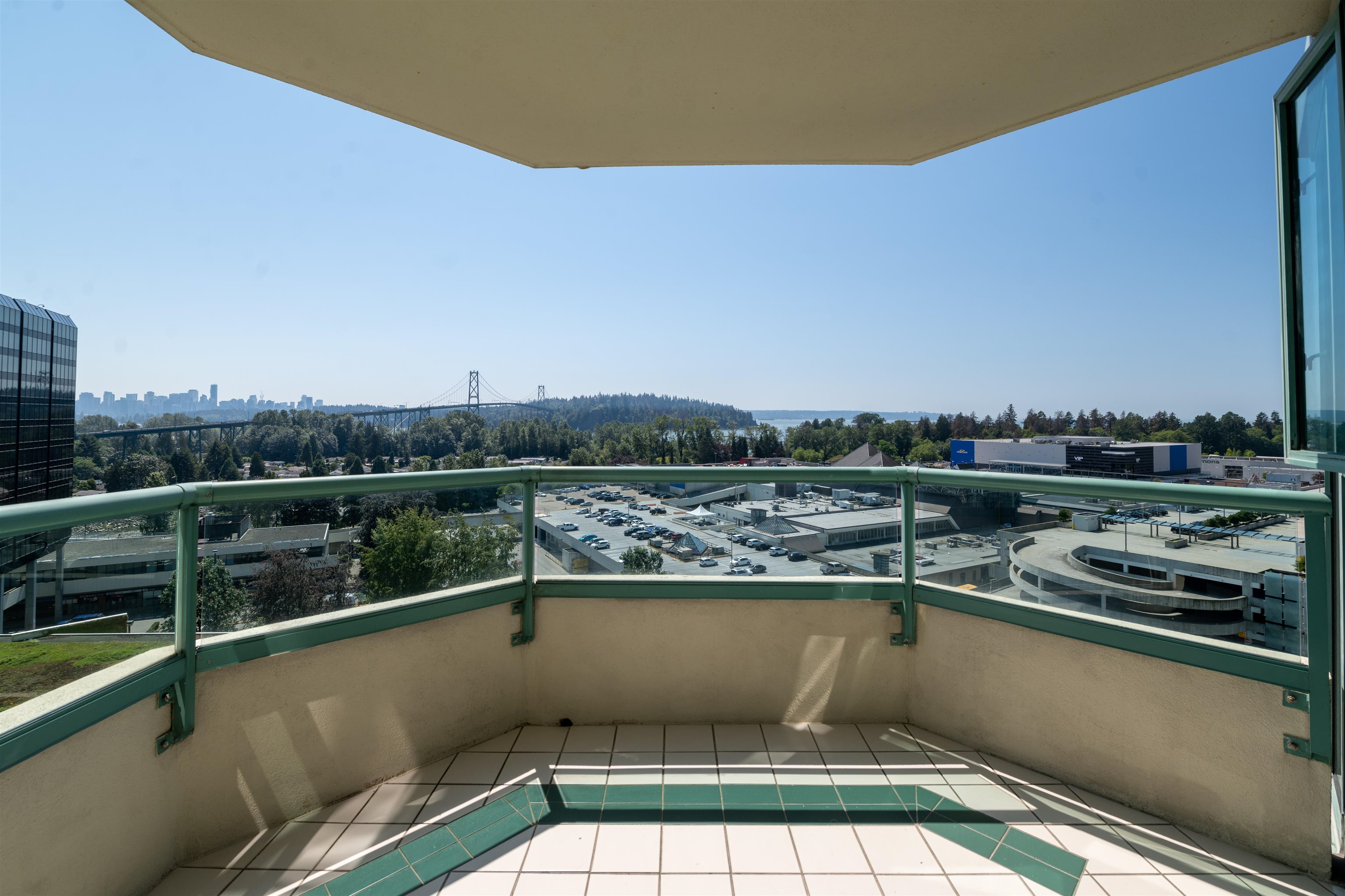 14C-328 Taylor Way, West Vancouver, BC, V7V 3T3