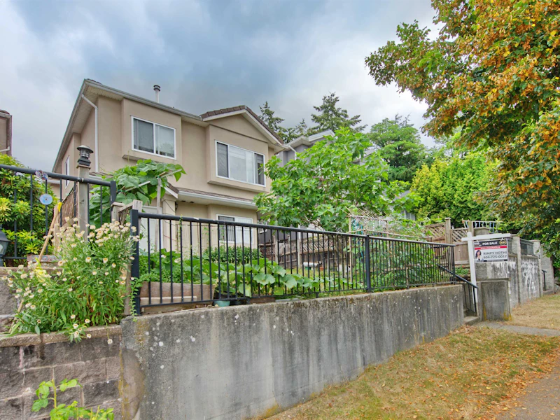 2055 E 30th Avenue, Vancouver BC V5N 3A4