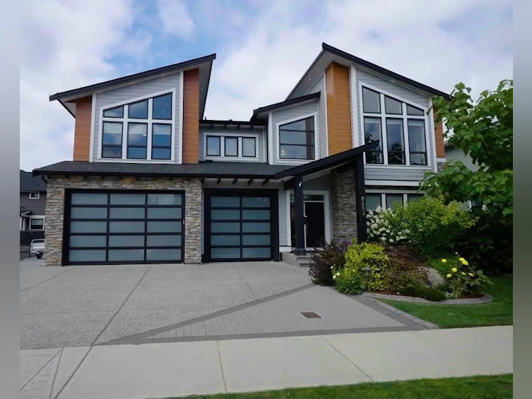 8403 Mctaggart Street, Mission, BC, V2V 0G3