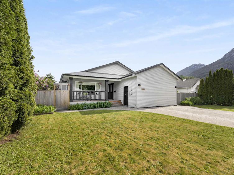 1045 Edgewater Crescent, Squamish, BC, V8B 0B5