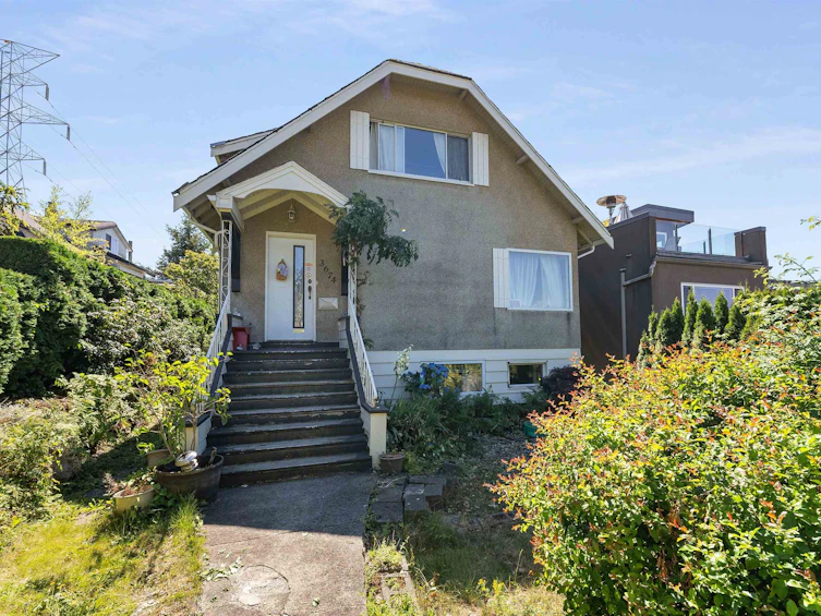 3674 Oxford Street, Vancouver, BC, V5K 1P3