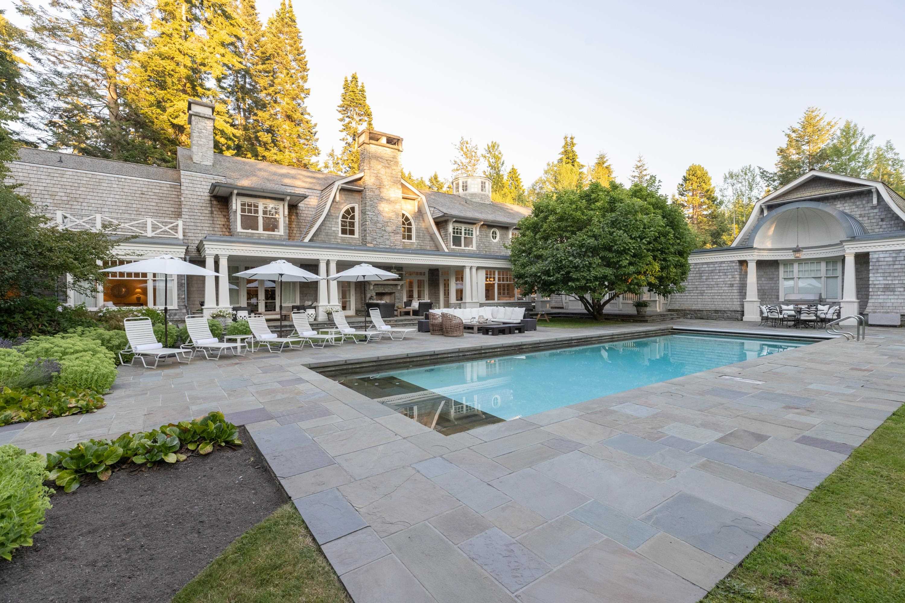 13555 27 Avenue, Surrey, BC, V4P 1Z4