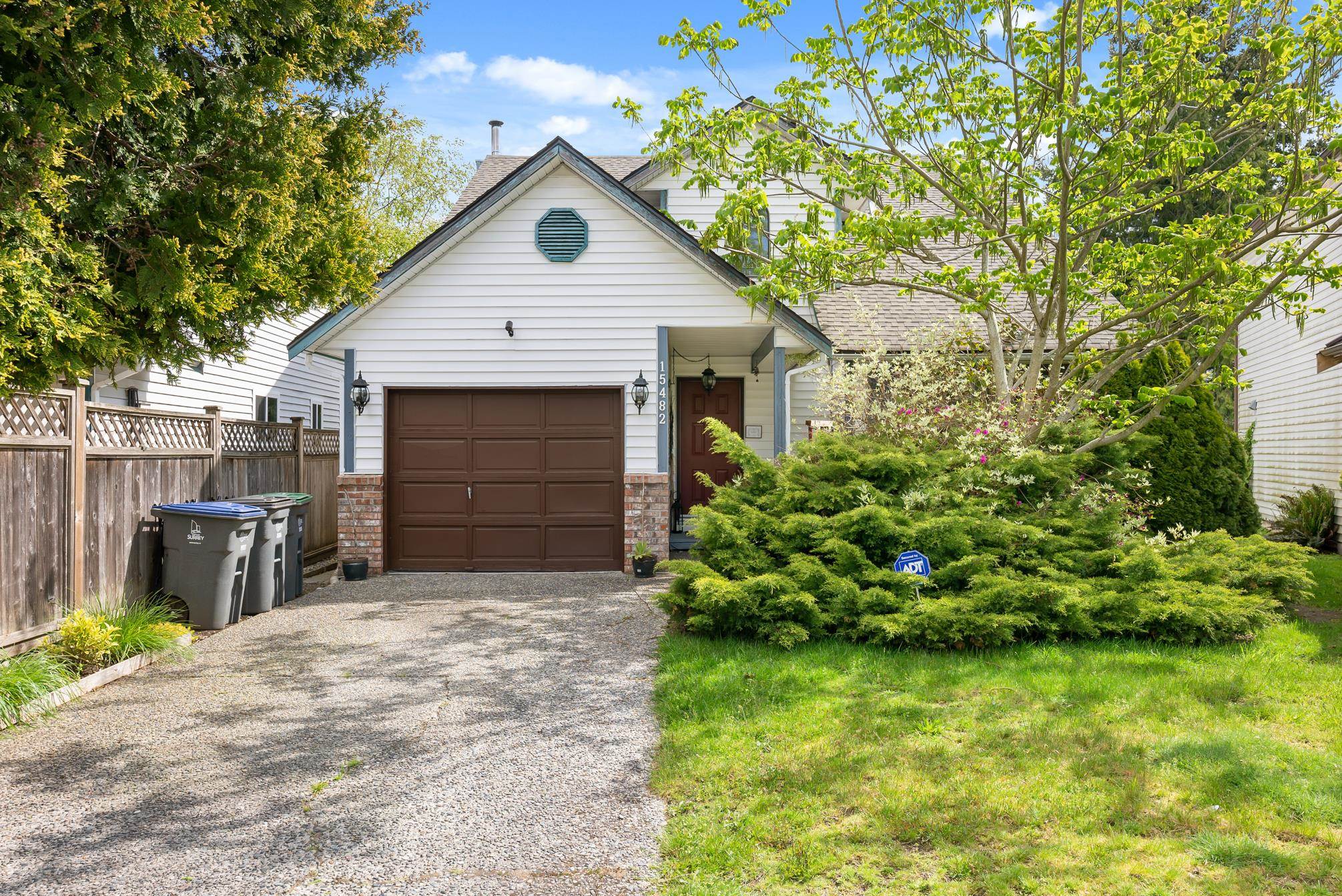 15482 90 Avenue, Surrey, BC, V3R 9J4