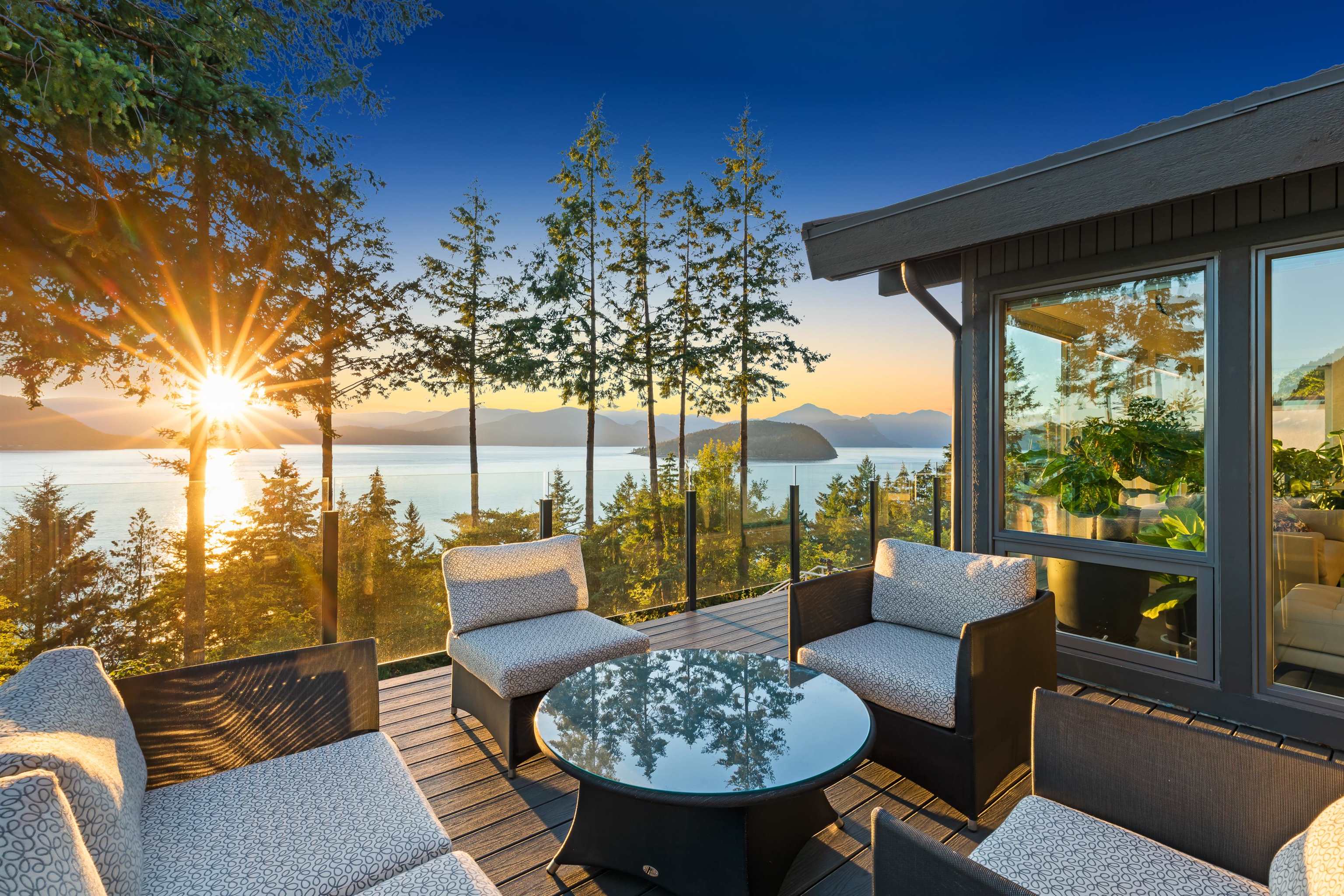 8579 Ansell Place, West Vancouver, BC, V7W 2W3