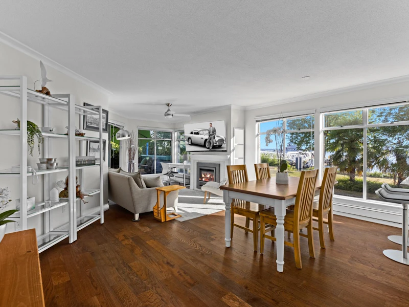 1101 - 33 Chesterfield Place, North Vancouver BC V7M 3K4