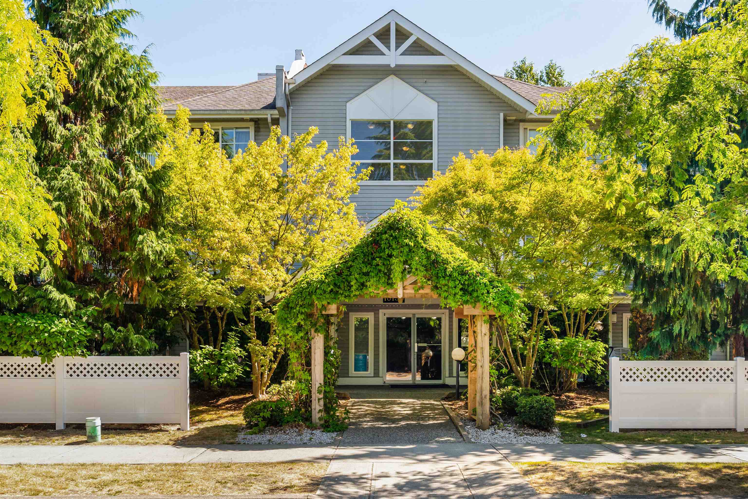 207-10130 139 Street, Surrey, BC, V3T 4L4