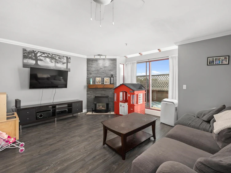 211-22356 Mcintosh Avenue, Maple Ridge, BC, V2X 3C1