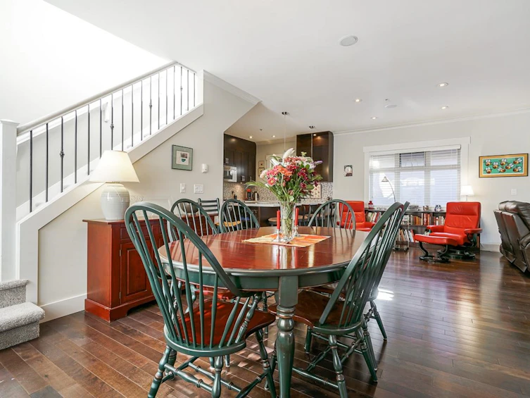 76 E 15th Avenue, Vancouver, BC, V5T 2P4