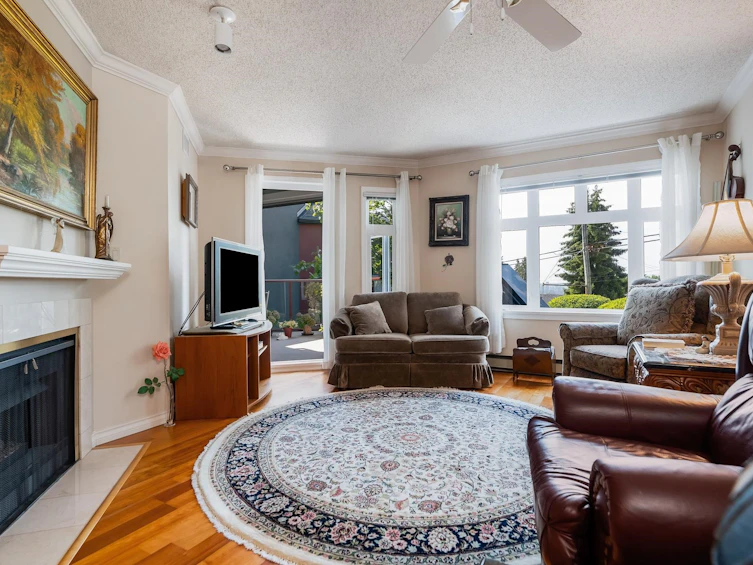 206-2800 Chesterfield Avenue, North Vancouver, BC, V7N 4M1