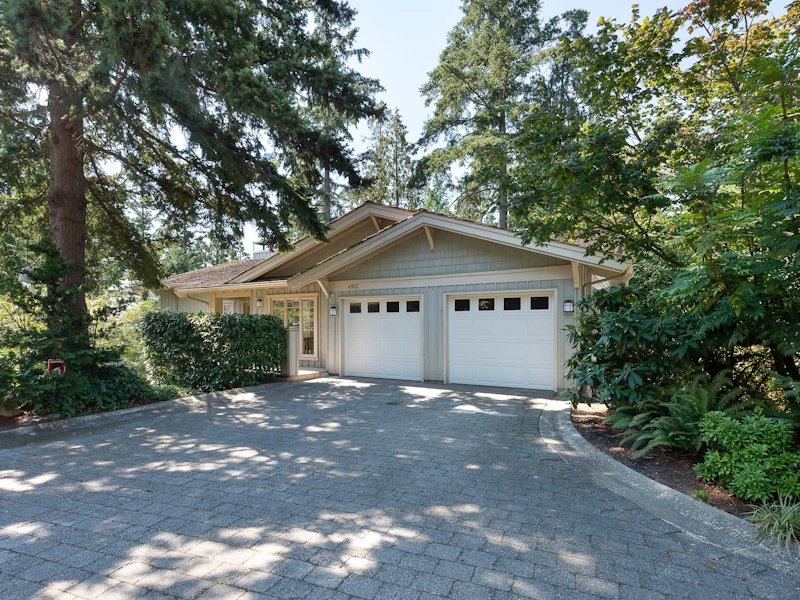 4922 Martin Court, West Vancouver BC V7W 3J2