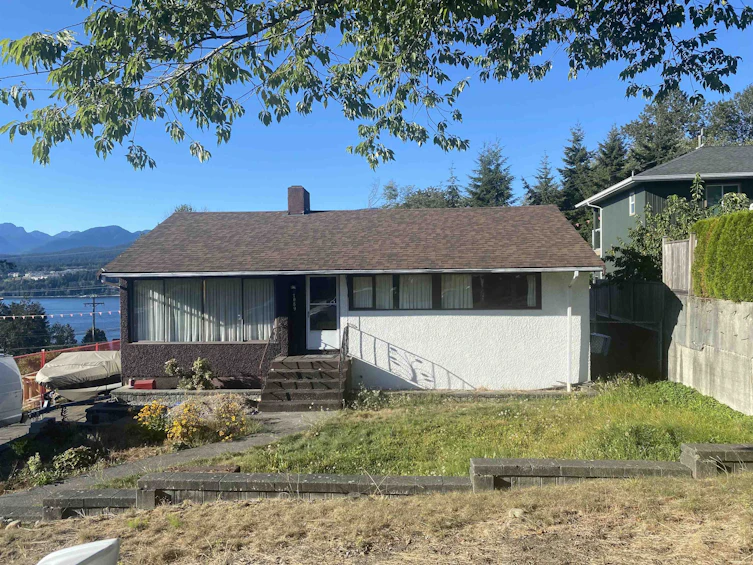7089 Malibu Drive, Burnaby, BC, V5A 1A2