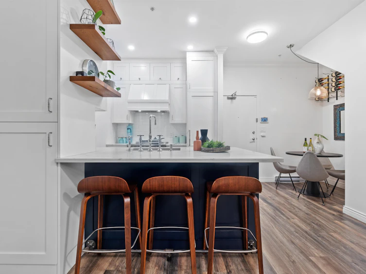 517 Drake Street, Vancouver, BC, V6B 4K8