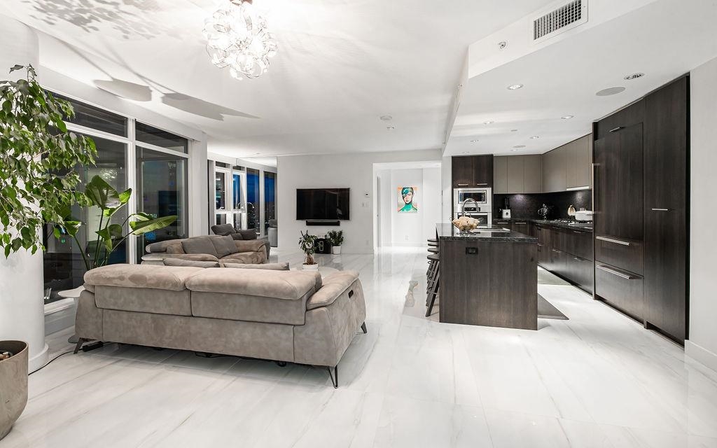 1701-1372 Seymour Street, Vancouver, BC, V6B 0L1