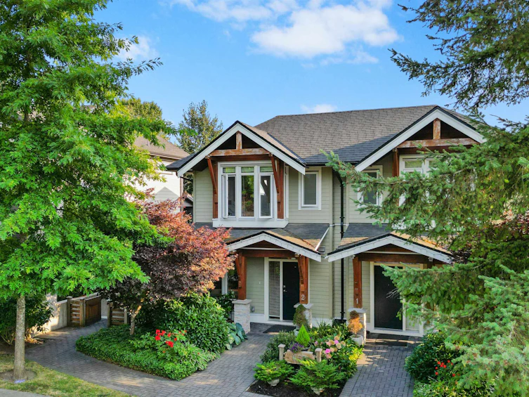 2-657 W 14th Street, North Vancouver, BC, V7M 1R3
