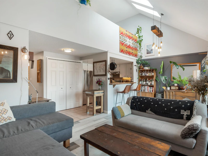 18 - 1949 W 8th Avenue, Vancouver BC V6J 1W2