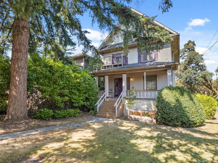 977 E 11th Avenue, Vancouver, BC, V5T 2E8