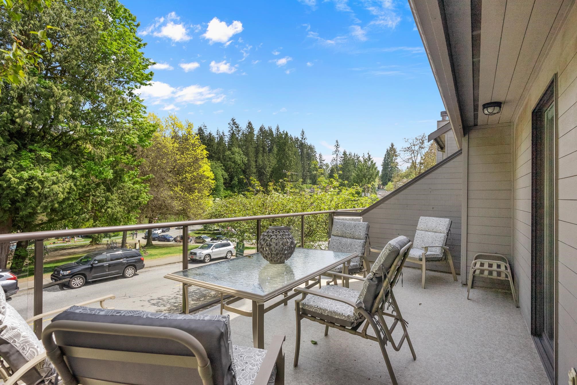 2111 Banbury Road, North Vancouver, BC, V7G 1W7