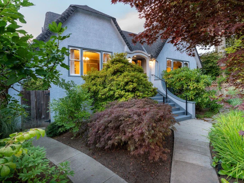 4277 W 12th Avenue, Vancouver BC V6R 2P8