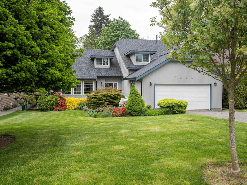 7376 142nd Street, Surrey BC V3W 7T3