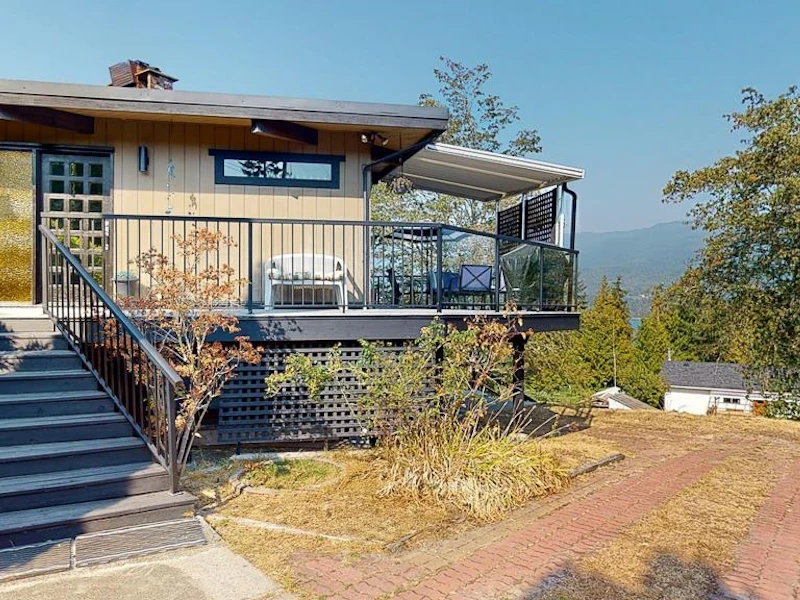 6144 Lookout Avenue, Sechelt BC