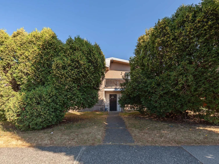 1205 E 49th Avenue, Vancouver, BC, V5W 2H9