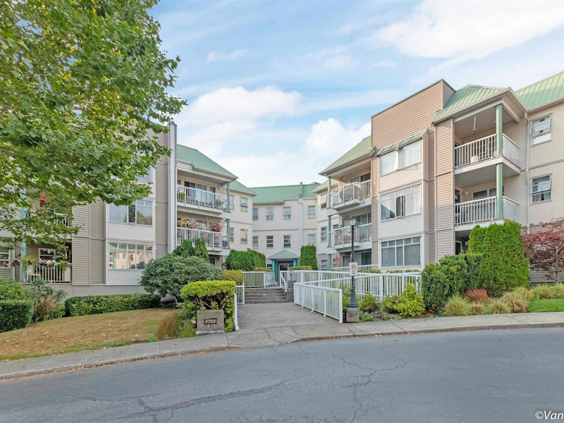110 - 9765 140th Street, Surrey BC V3T 5S5