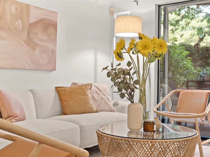 102 - 988 W 16th Avenue, Vancouver BC V5Z 1T2