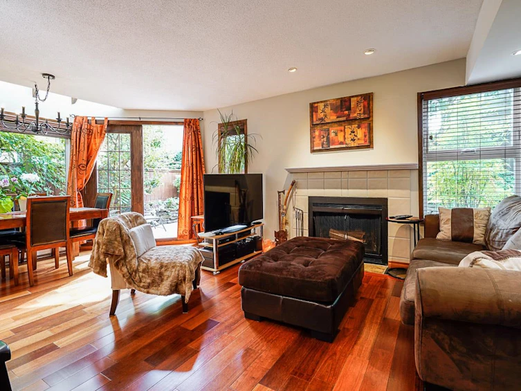 10-230 W 15th Street, North Vancouver, BC, V7M 1S2