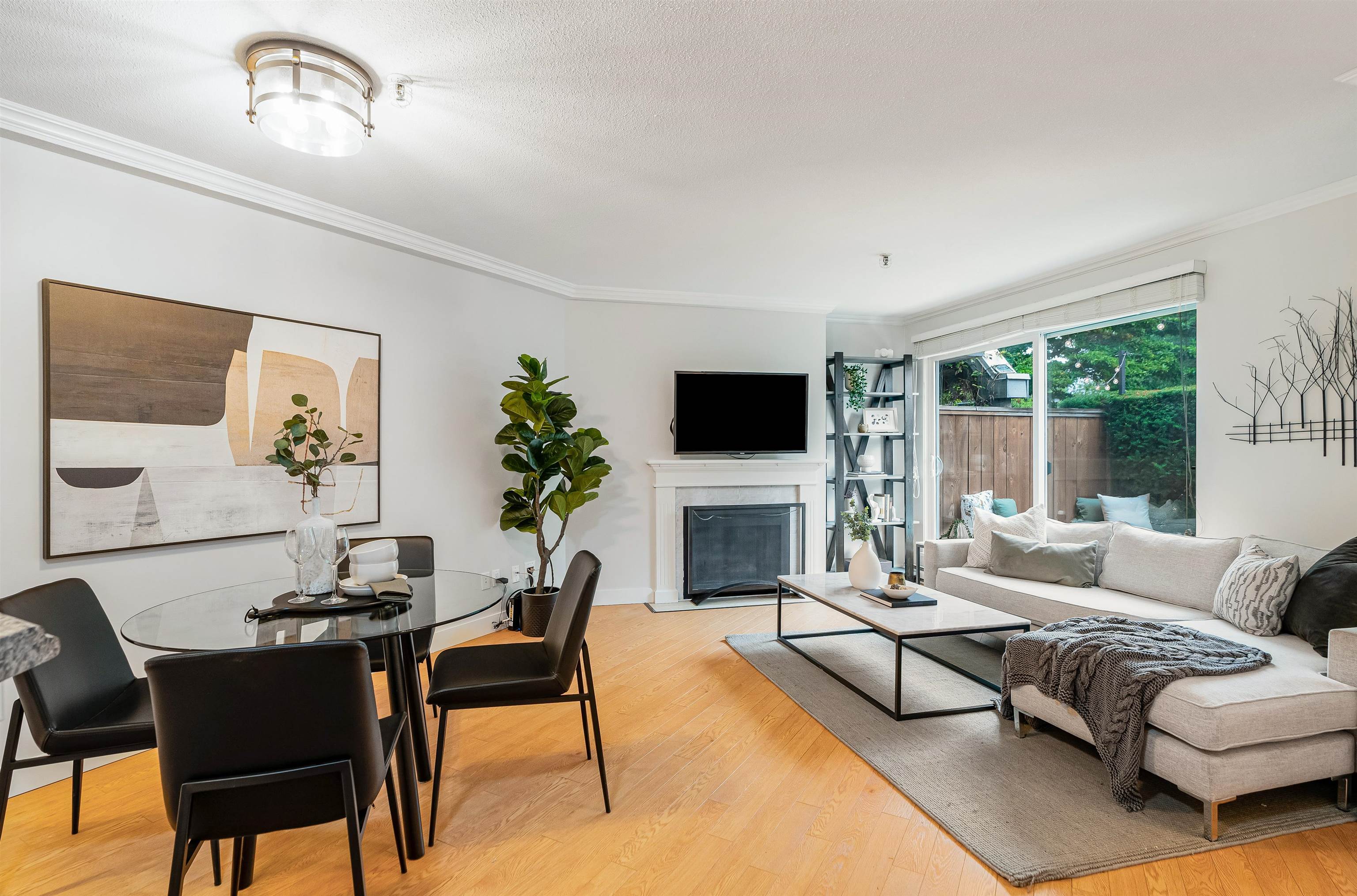 102-2010 W 8th Avenue, Vancouver, BC, V6J 1W5