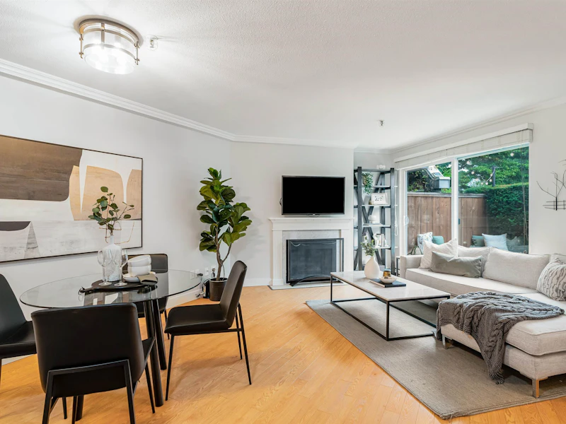 102 - 2010 W 8th Avenue, Vancouver BC V6J 1W5
