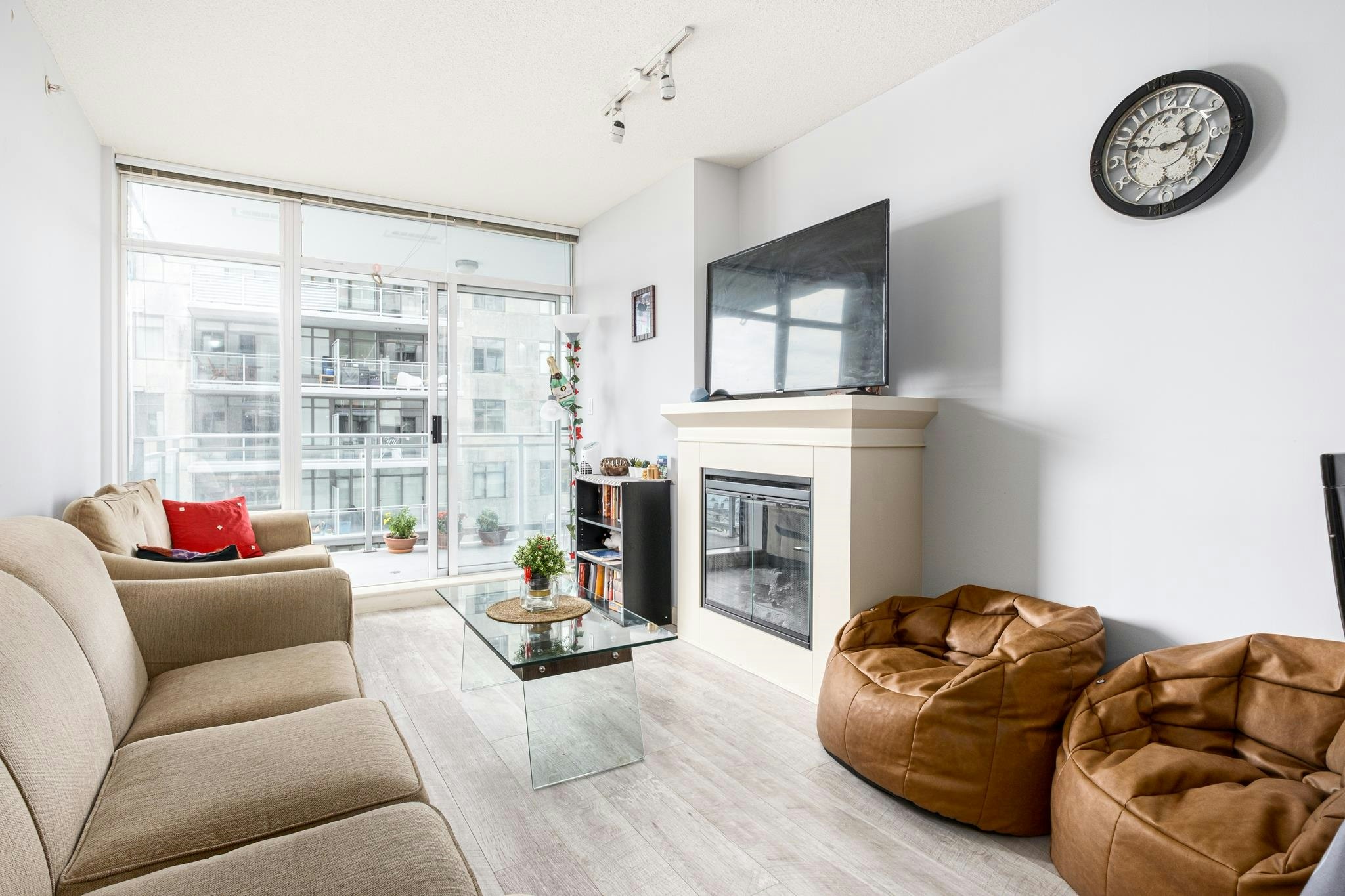 1810-892 Carnarvon Street, New Westminster, BC, V3M 0C5