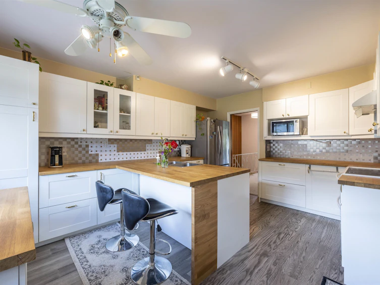 75 Mott Crescent, New Westminster, BC, V3L 4L8