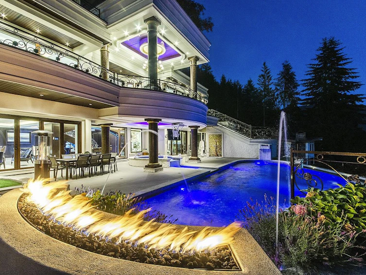 1049 Millstream Road, West Vancouver, BC, V7S 2C8
