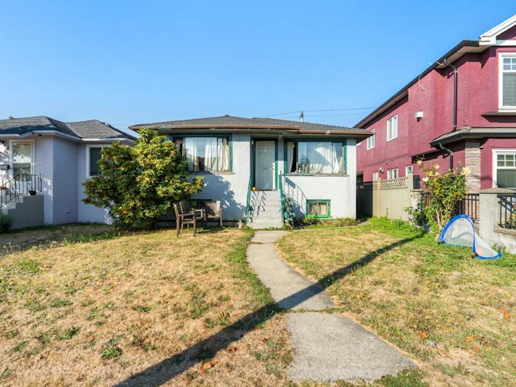 6779 Main Street, Vancouver, BC, V5X 3H4