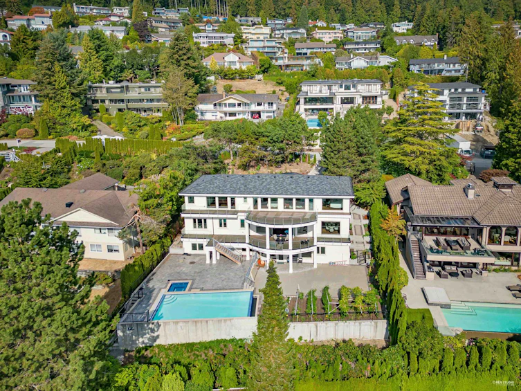 1424 Bramwell Road, West Vancouver, BC, V7S 2N9
