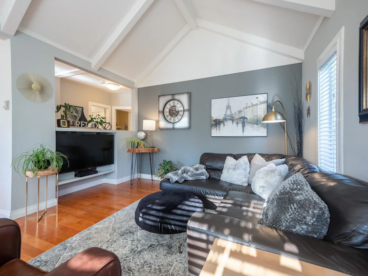 529 Thirteenth Street, New Westminster, BC, V3M 4M1