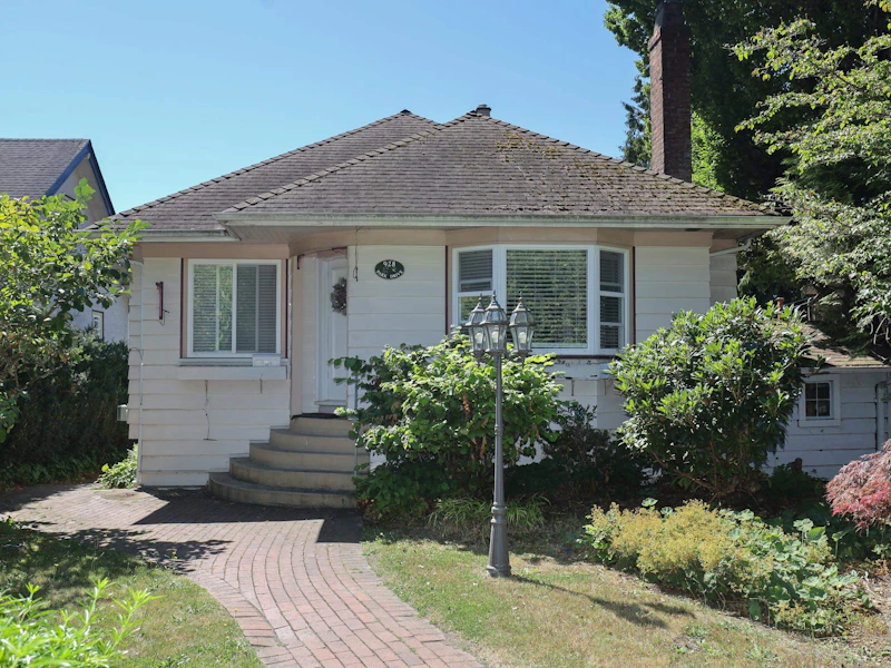 928 Park Drive, Vancouver BC V6P 2J4