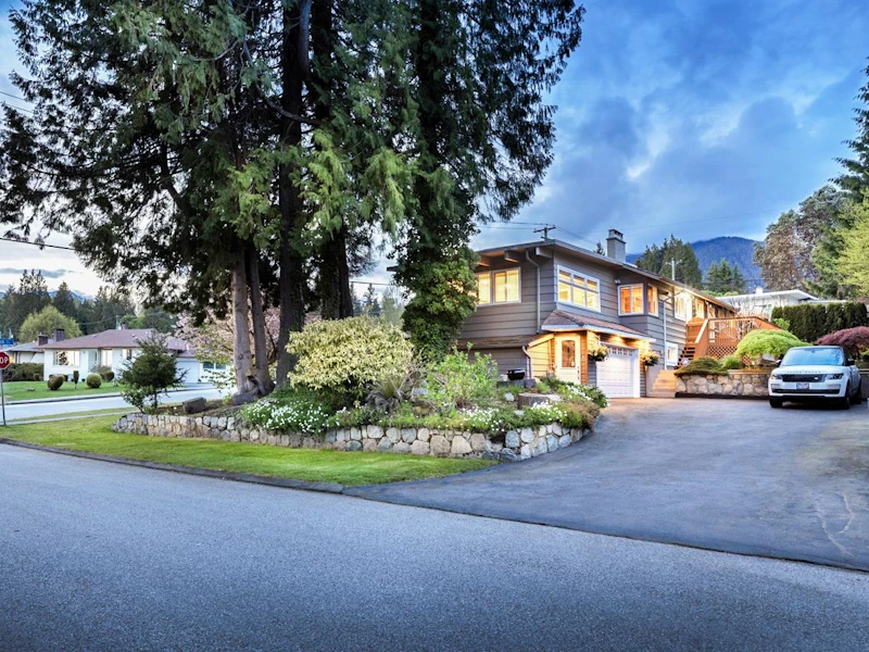 3392 Delbrook Avenue, North Vancouver BC V7N 3Y8