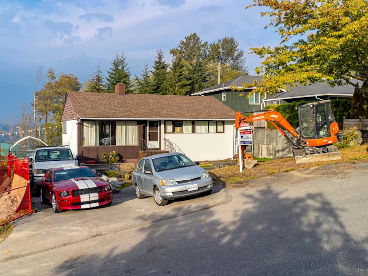 7089 Malibu Drive, Burnaby, BC, V5A 1A2