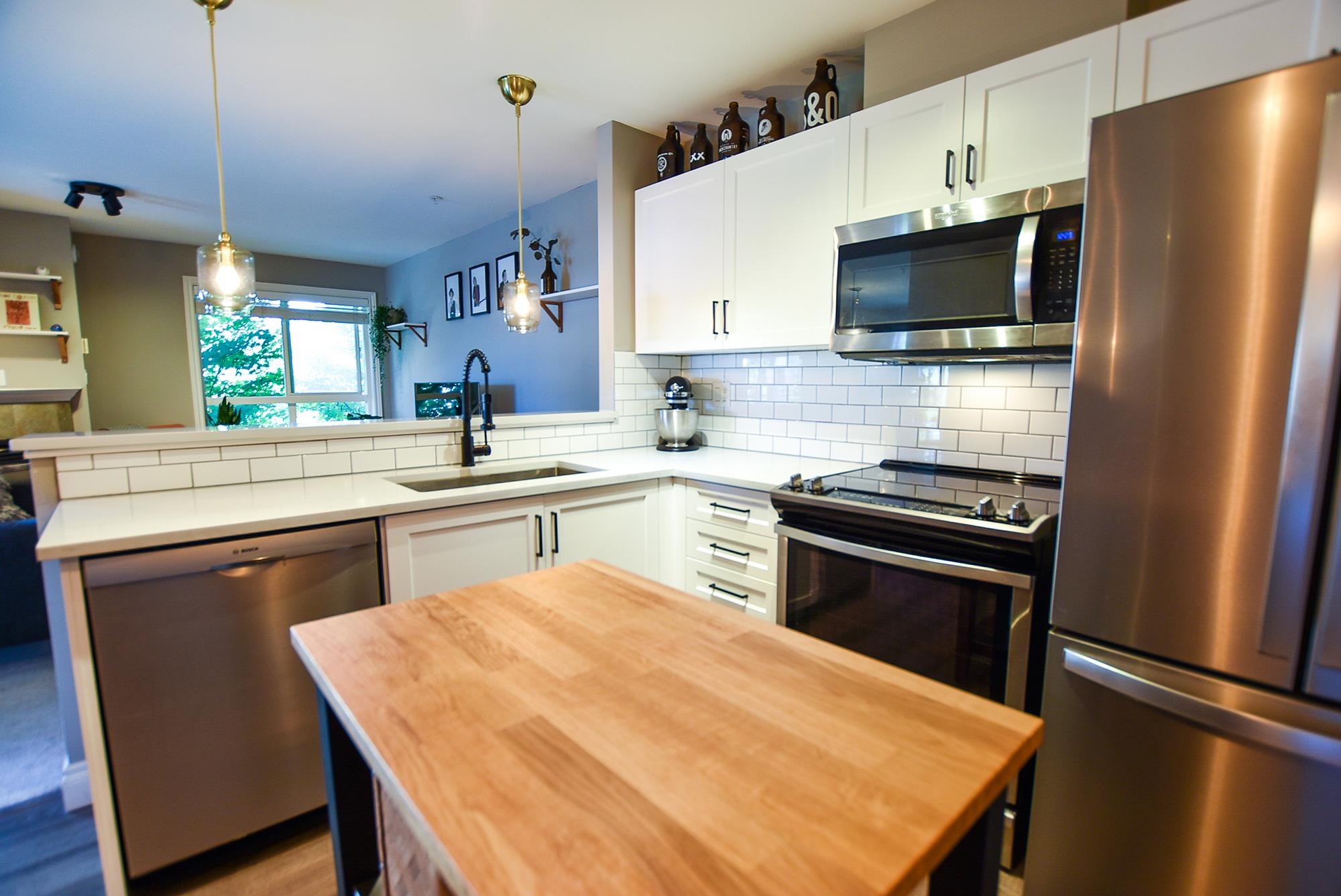 303-128 W 21st Street, North Vancouver, BC, V7M 1Y9