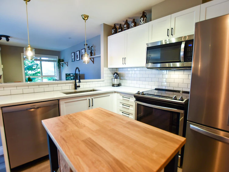 303-128 W 21st Street, North Vancouver, BC, V7M 1Y9