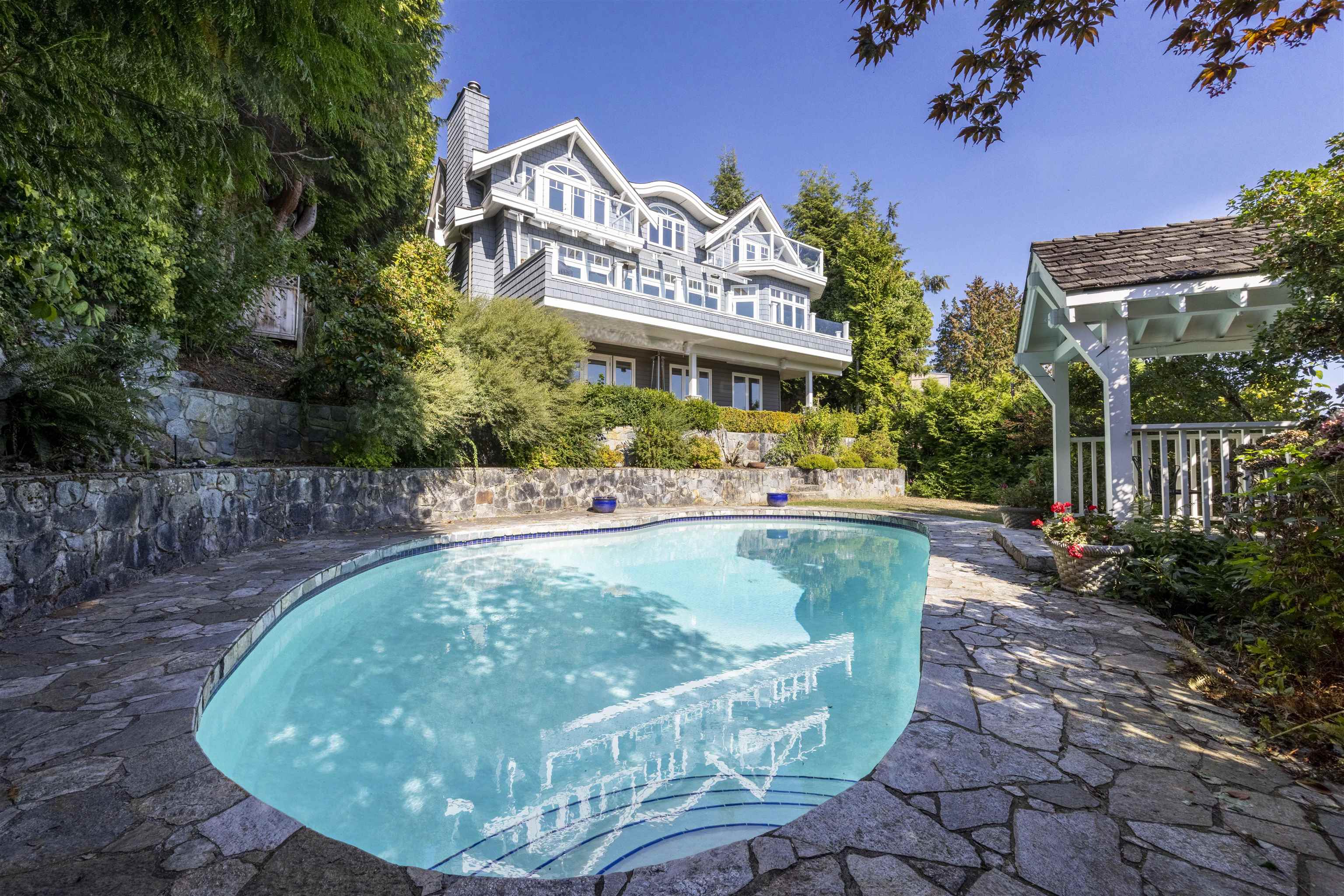 868 Younette Drive, West Vancouver, BC, V7T 1S9