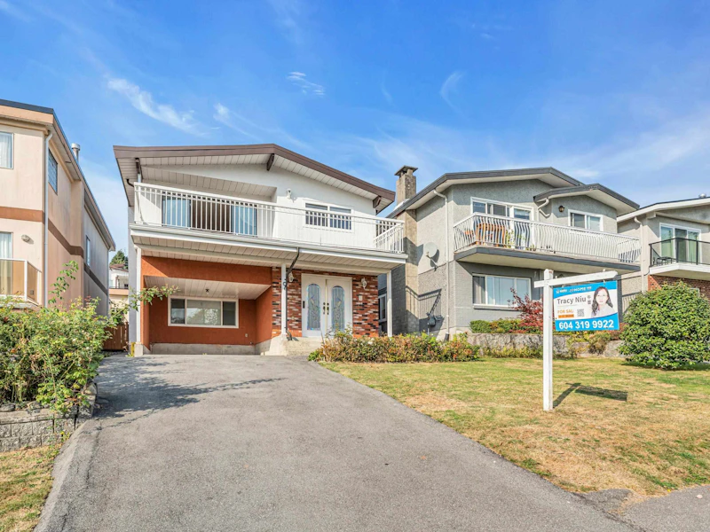 9 N Holdom Avenue, Burnaby BC V5B 1K2
