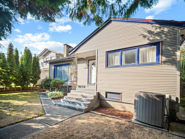 609 E Columbia Street, New Westminster, BC, V3L 3Y1