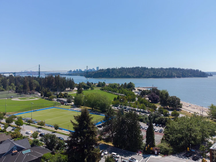 602-475 13th Street, West Vancouver, BC, V7T 2N7