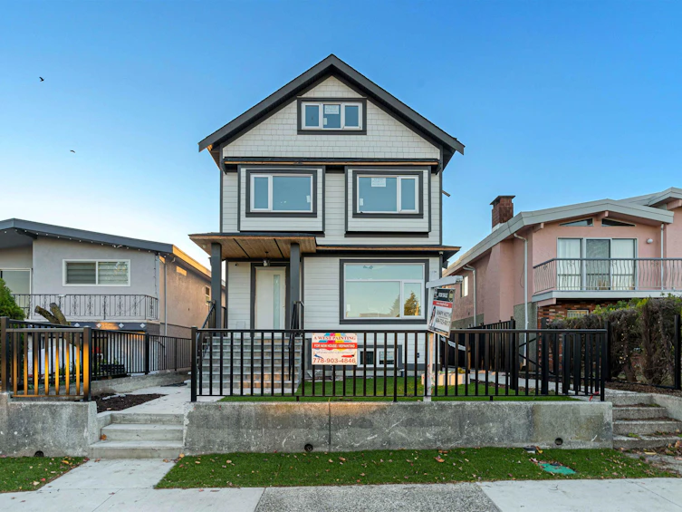 6751 Knight Street, Vancouver, BC, V5P 2W4