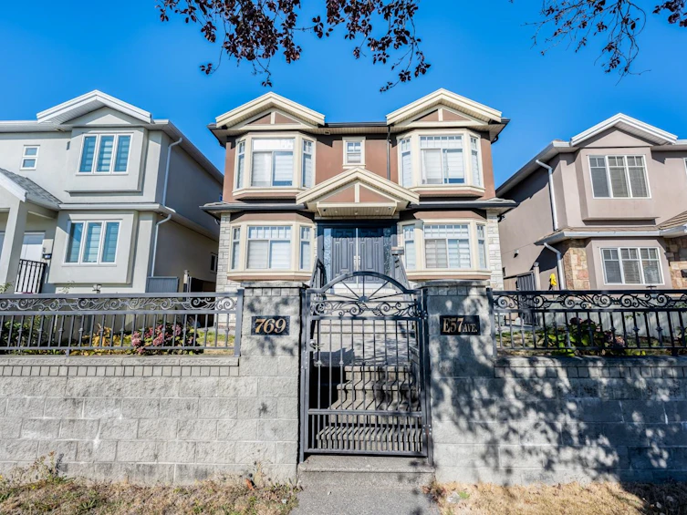 769 E 57th Avenue, Vancouver, BC, V5X 1T3