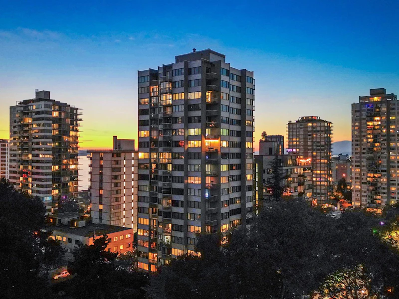 1906 - 1740 Comox Street, Vancouver BC V6G 2Z1