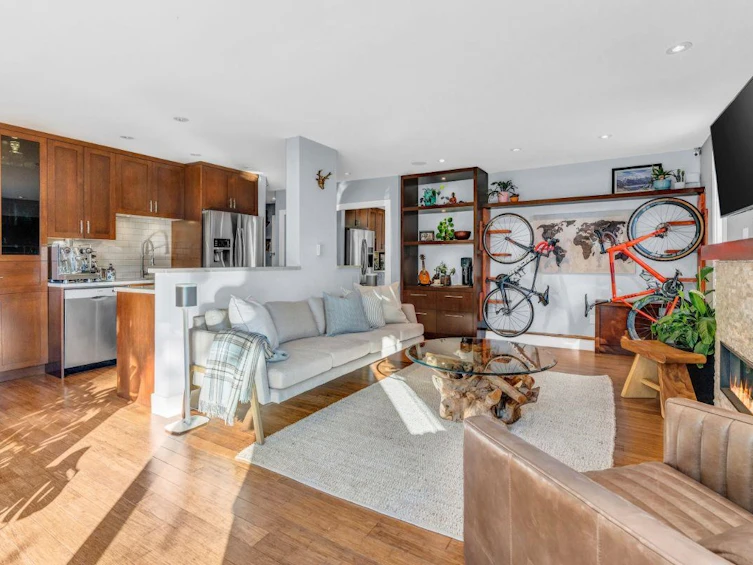 110-1425 Cypress Street, Vancouver, BC, V6J 3L1